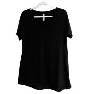 Lularoe Classic Tee – Black V-Neck – Size L